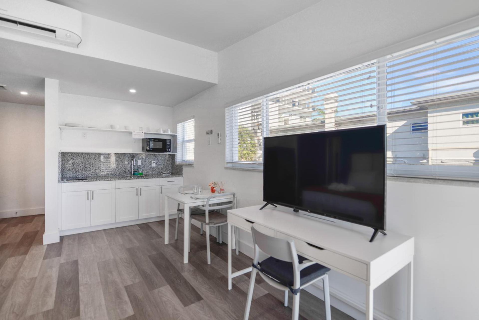 Spacious Studio With Balcony And Parking At The Beach -M46 Hollywood Exterior photo